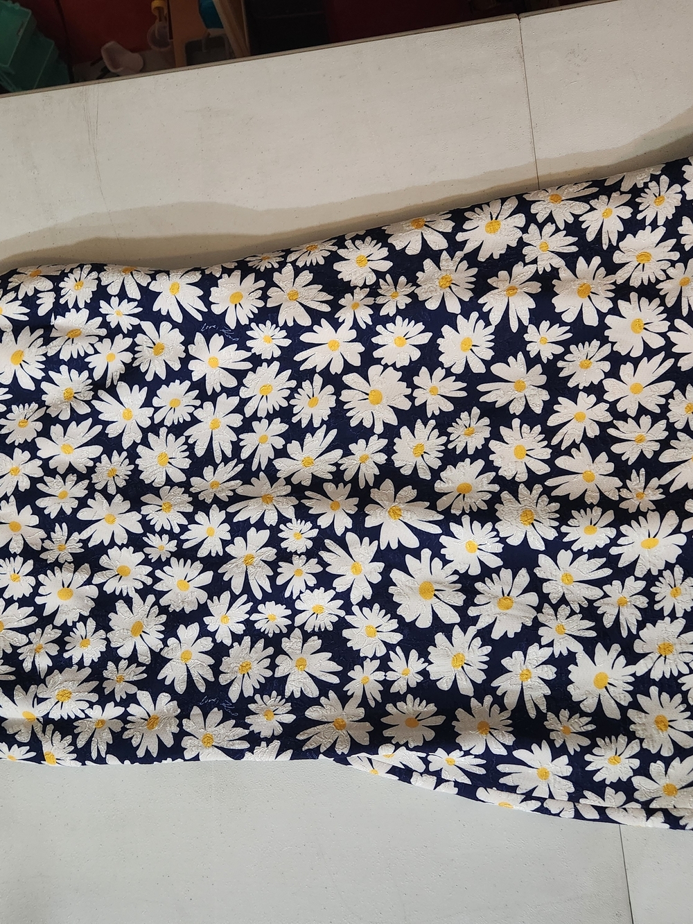 Karl Lagerfeld Paris- Daisy Floral Ruffle Hem Dress - Size 6 - Like New - Picture 3 of 3